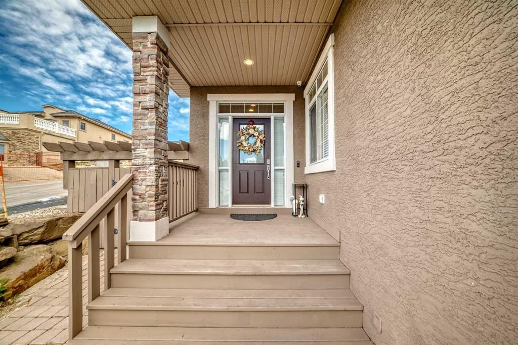 213 Springbluff Boulevard SW, Calgary — photo 2 of 45