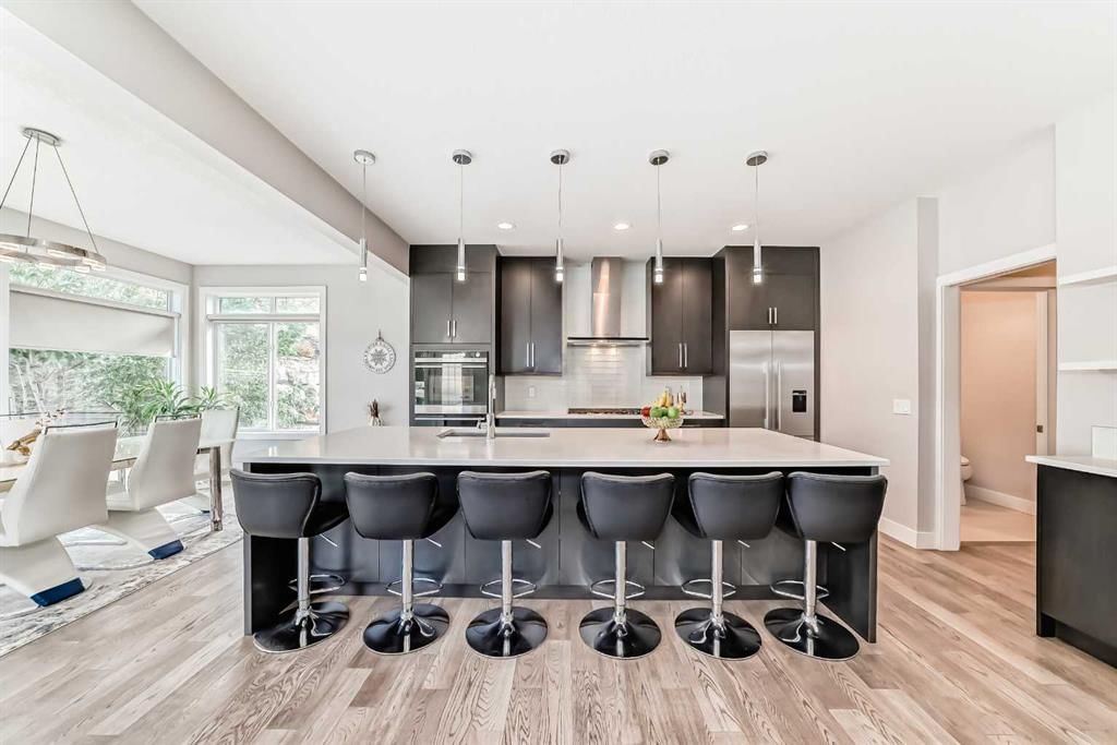 213 Springbluff Boulevard SW, Calgary — photo 5 of 45