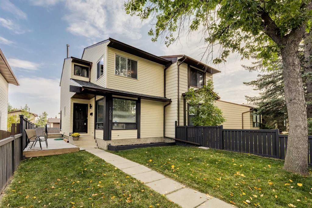 1028 Berkley Drive NW, Calgary — main listing photo