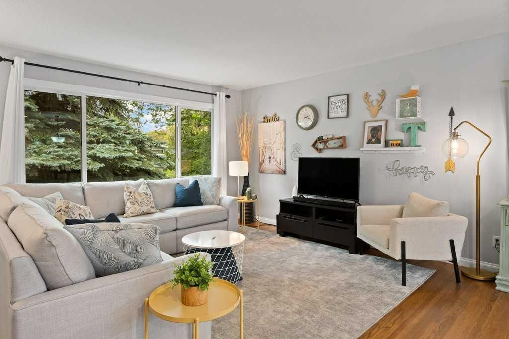 9919 Walrond Road SE, Calgary — photo 4 of 42