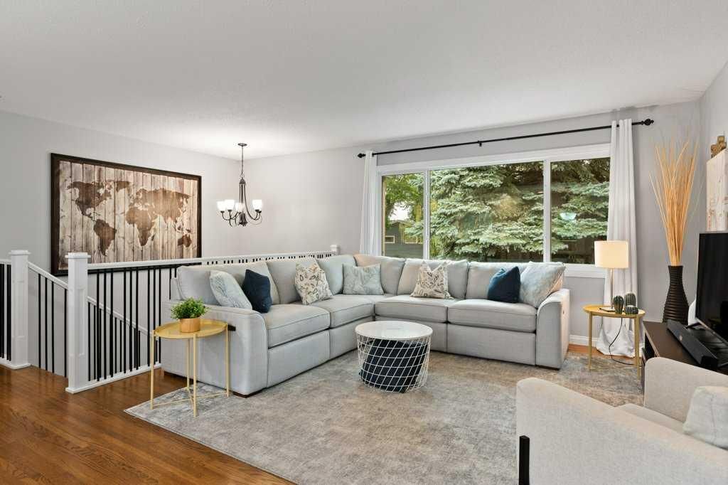 9919 Walrond Road SE, Calgary — photo 5 of 42