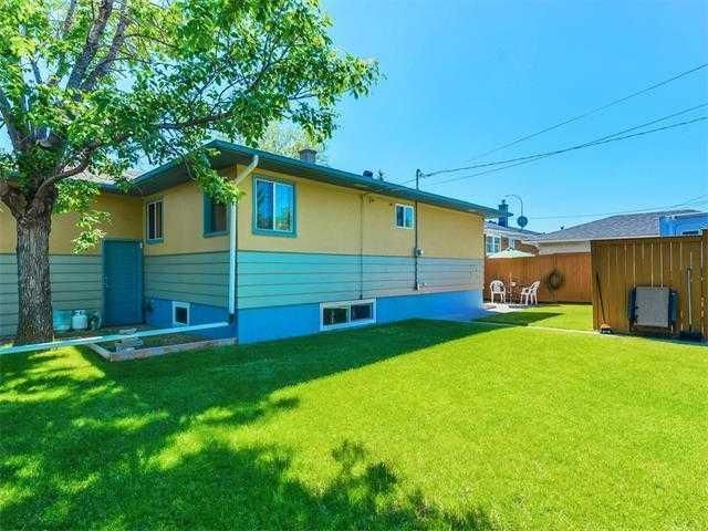 5623 Centre Street NW, Calgary — photo 2 of 3