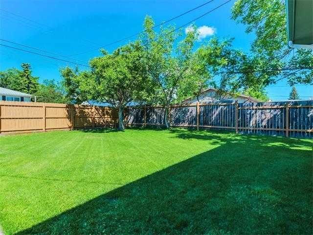 5623 Centre Street NW, Calgary — photo 3 of 3
