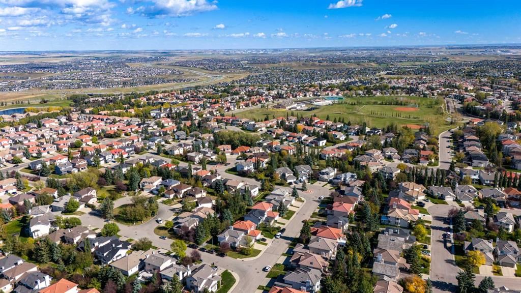 216 Hidden Hills Road NW, Calgary — photo 3 of 32