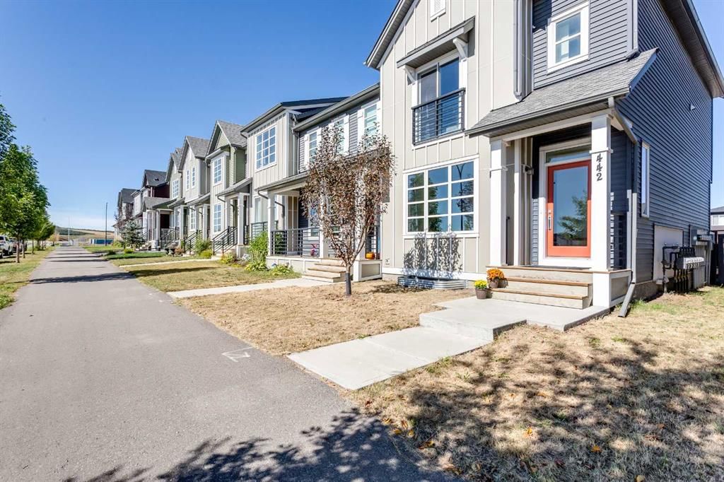 442 Belmont Avenue SW, Calgary — photo 4 of 32