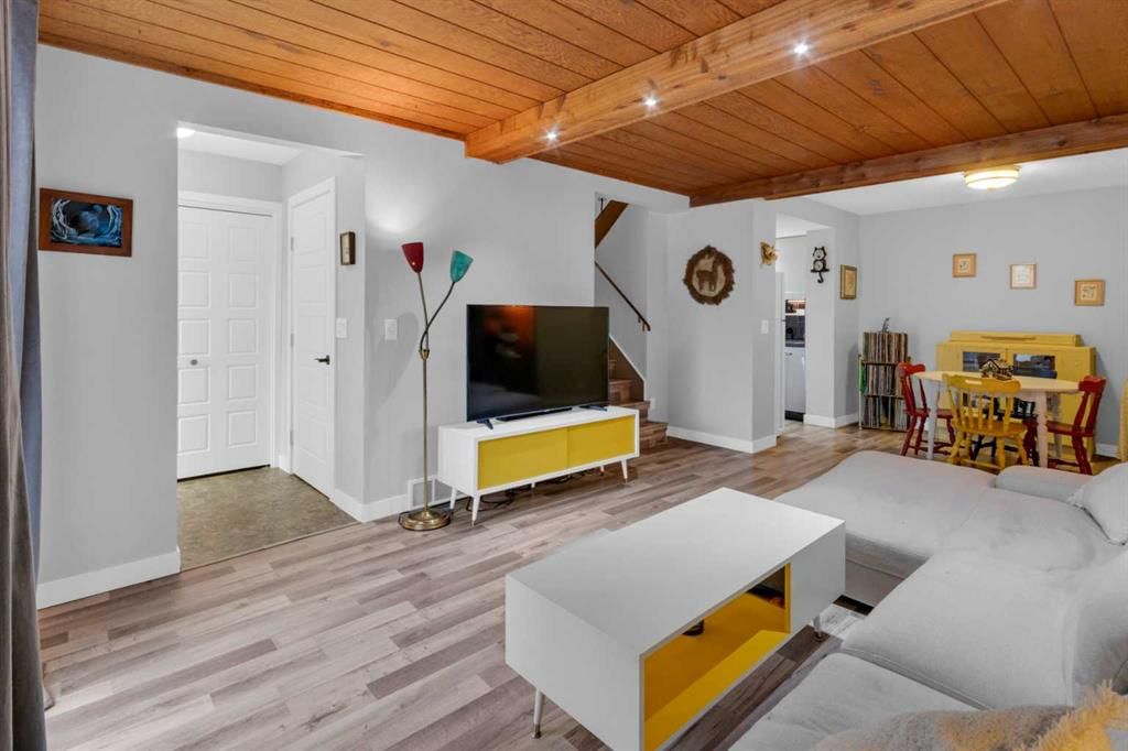 221, 5404 10 Avenue SE, Calgary — photo 4 of 32