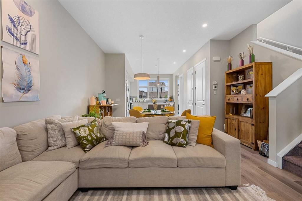 295 Magnolia Drive SE, Calgary — photo 4 of 50