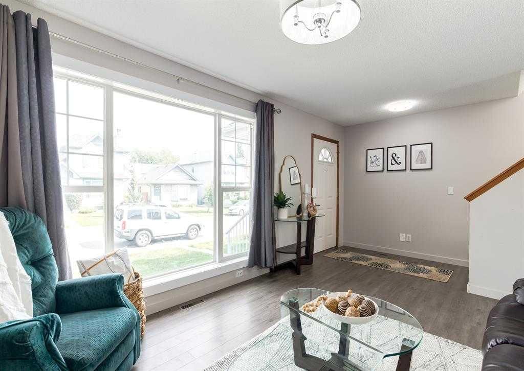 121 Cramond Close SE, Calgary — photo 4 of 23