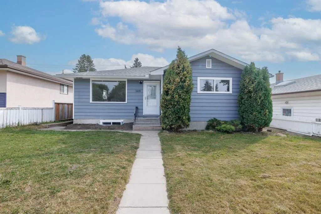 2618 41 Street SE, Calgary — photo 2 of 29