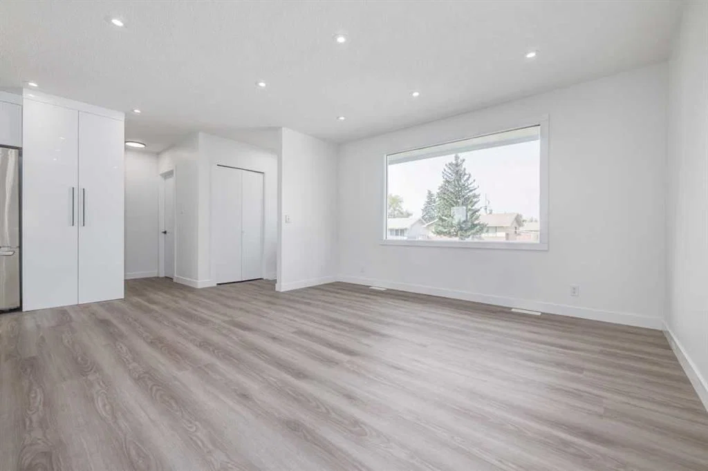 2618 41 Street SE, Calgary — photo 4 of 29