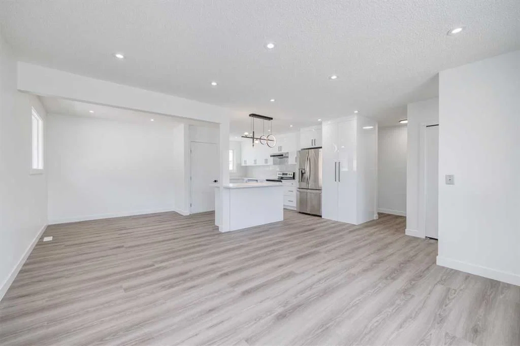 2618 41 Street SE, Calgary — photo 5 of 29