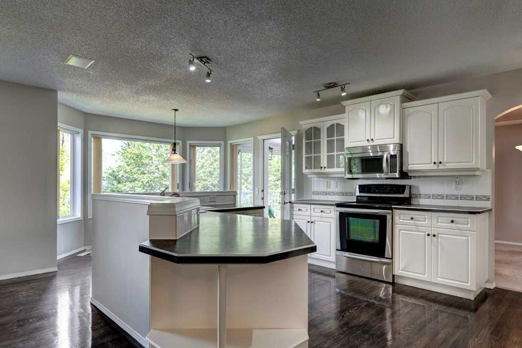 3430 Douglasdale Boulevard SE, Calgary — photo 5 of 43