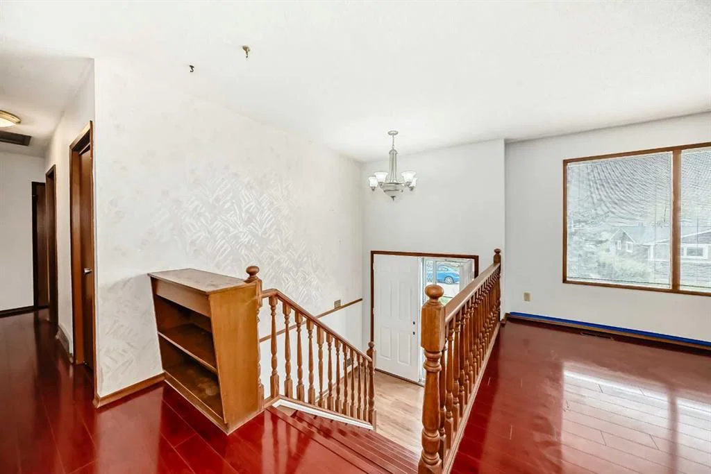 5248 Barron Drive NW, Calgary — photo 3 of 45