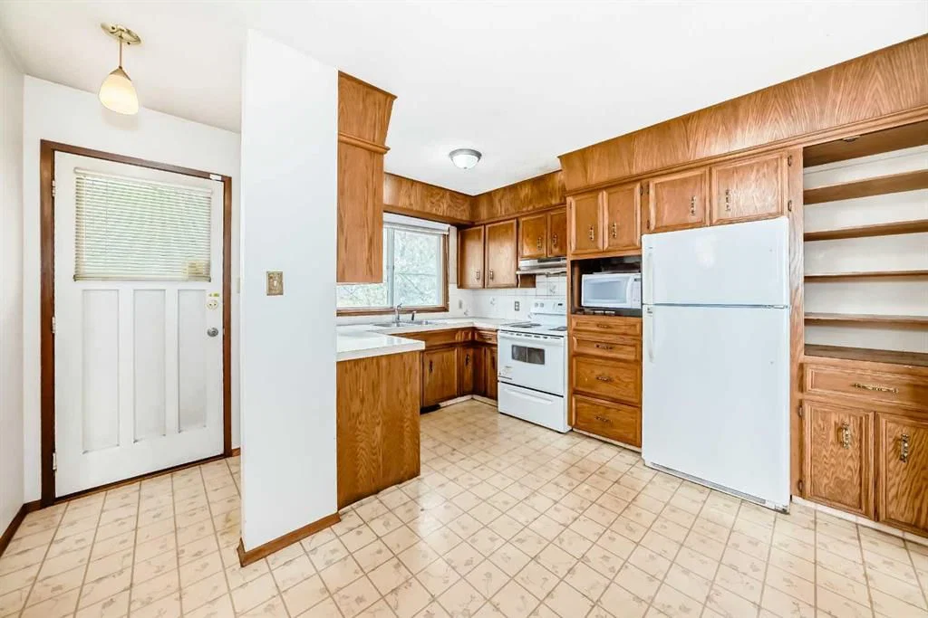 5248 Barron Drive NW, Calgary — photo 4 of 45