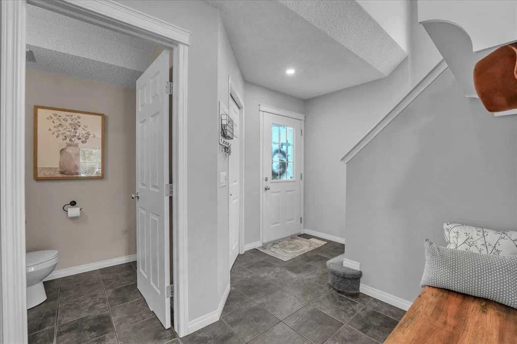 2037 Bridlemeadows Manor SW, Calgary — photo 5 of 48