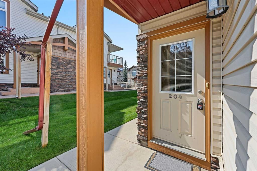 204, 30 Panatella Landing NW, Calgary — photo 3 of 23