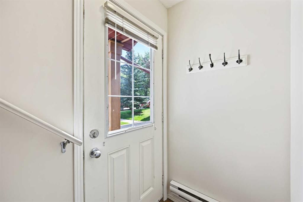 204, 30 Panatella Landing NW, Calgary — photo 4 of 23