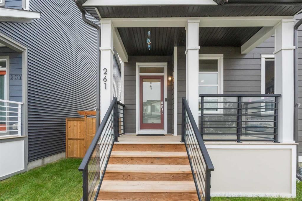 261 Walcrest Way SE, Calgary — photo 4 of 46