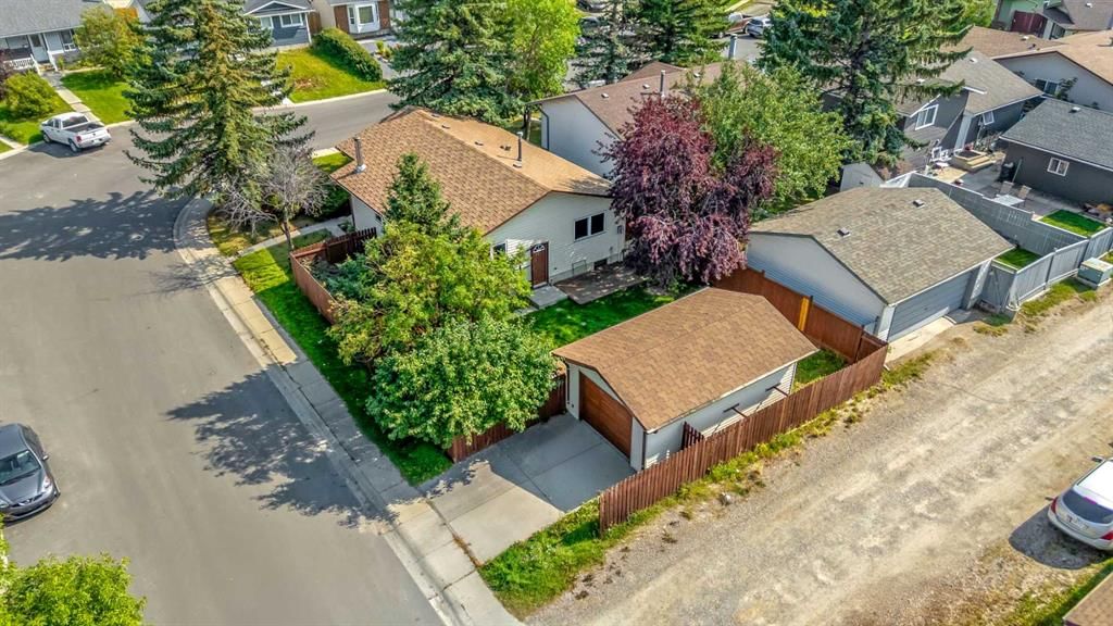 115 Whitman Place NE, Calgary — photo 3 of 37