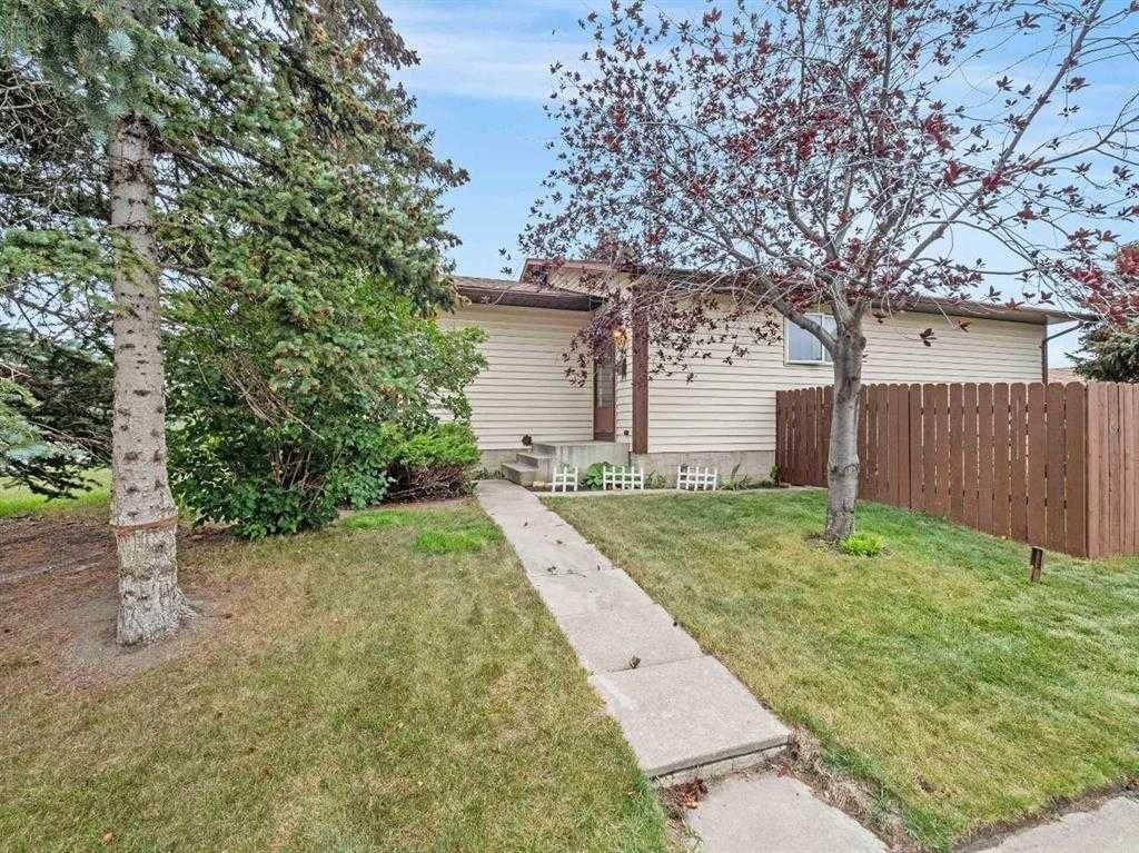 115 Whitman Place NE, Calgary — photo 4 of 37