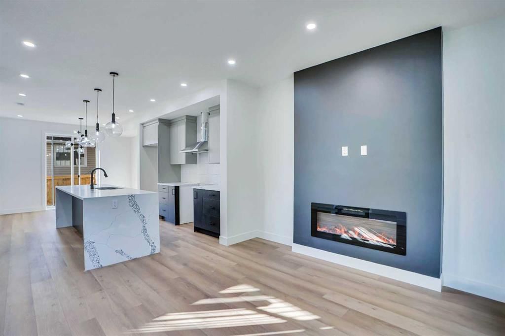 1802 19 Avenue NW, Calgary — photo 3 of 31