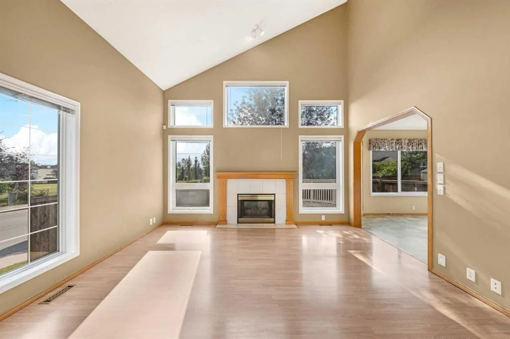 1042 Harvest Hills Drive NE, Calgary — photo 3 of 43