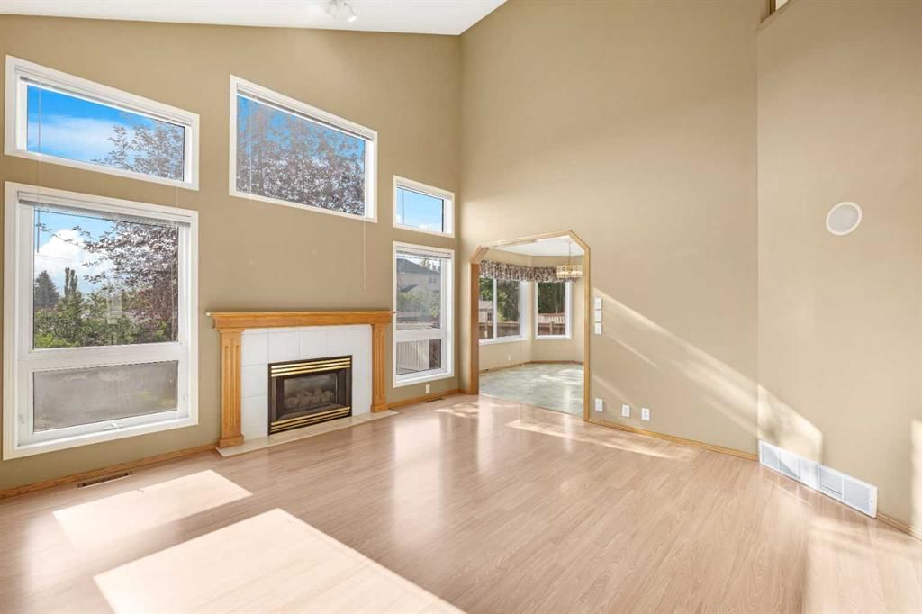 1042 Harvest Hills Drive NE, Calgary — photo 4 of 43