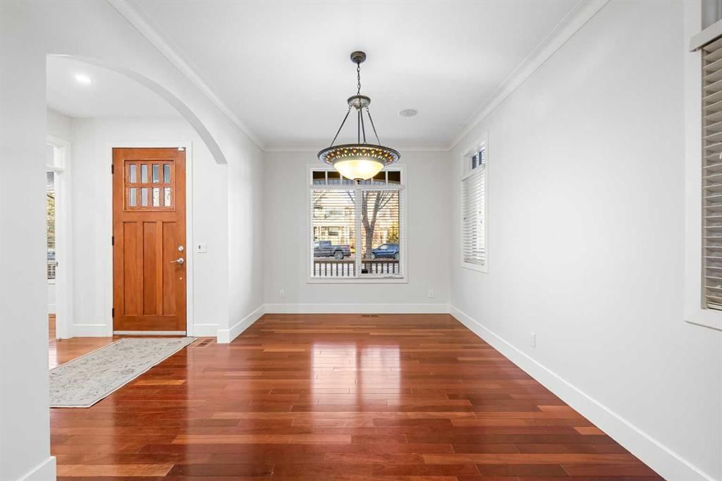 2035 Bowness Road NW, Calgary — photo 5 of 50
