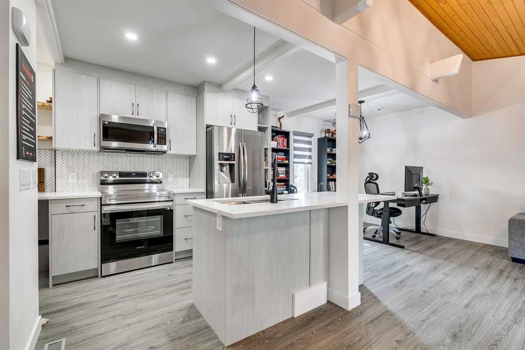 1004, 11010 Bonaventure Drive SE, Calgary — photo 3 of 18