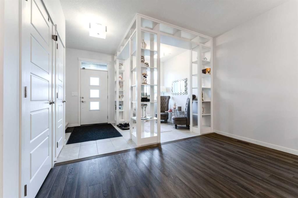 672 Livingston Way NE, Calgary — photo 3 of 32