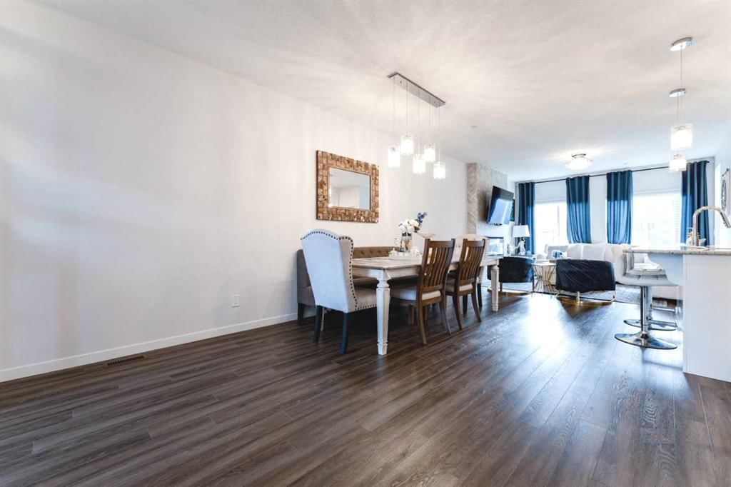 672 Livingston Way NE, Calgary — photo 4 of 32