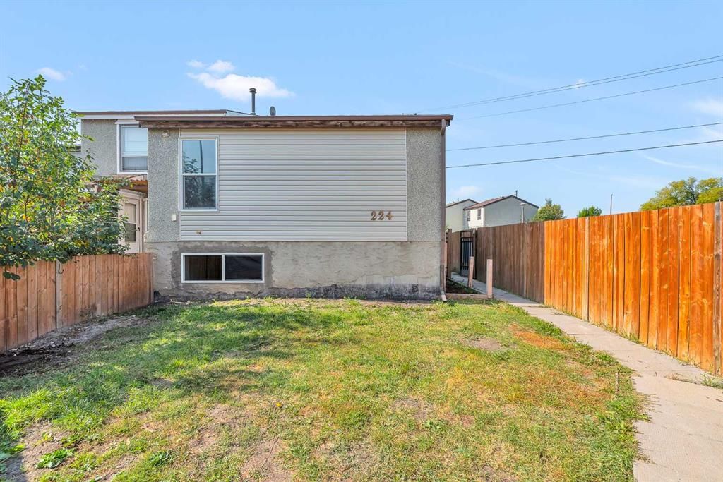 224 Pensville Close SE, Calgary — photo 2 of 26