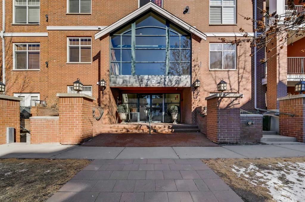 210, 60 24 Avenue SW, Calgary — photo 3 of 37