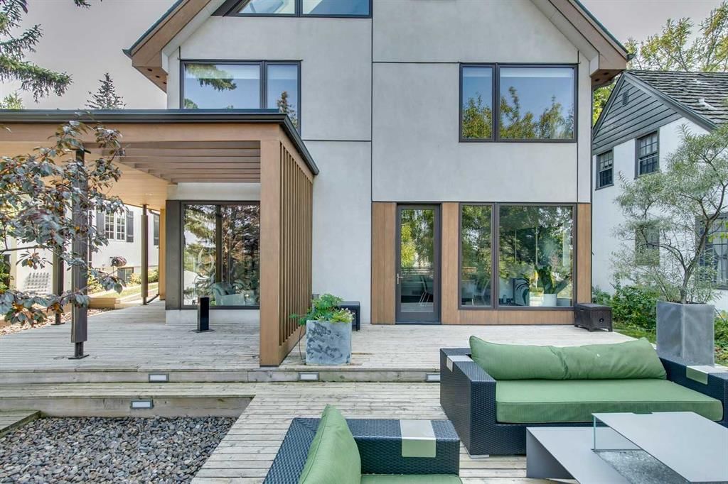 529 Sunderland Avenue SW, Calgary — photo 3 of 50