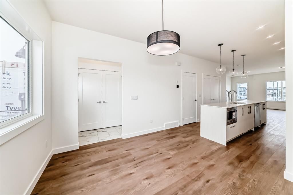 434 Carringvue Grove NW, Calgary — photo 4 of 18