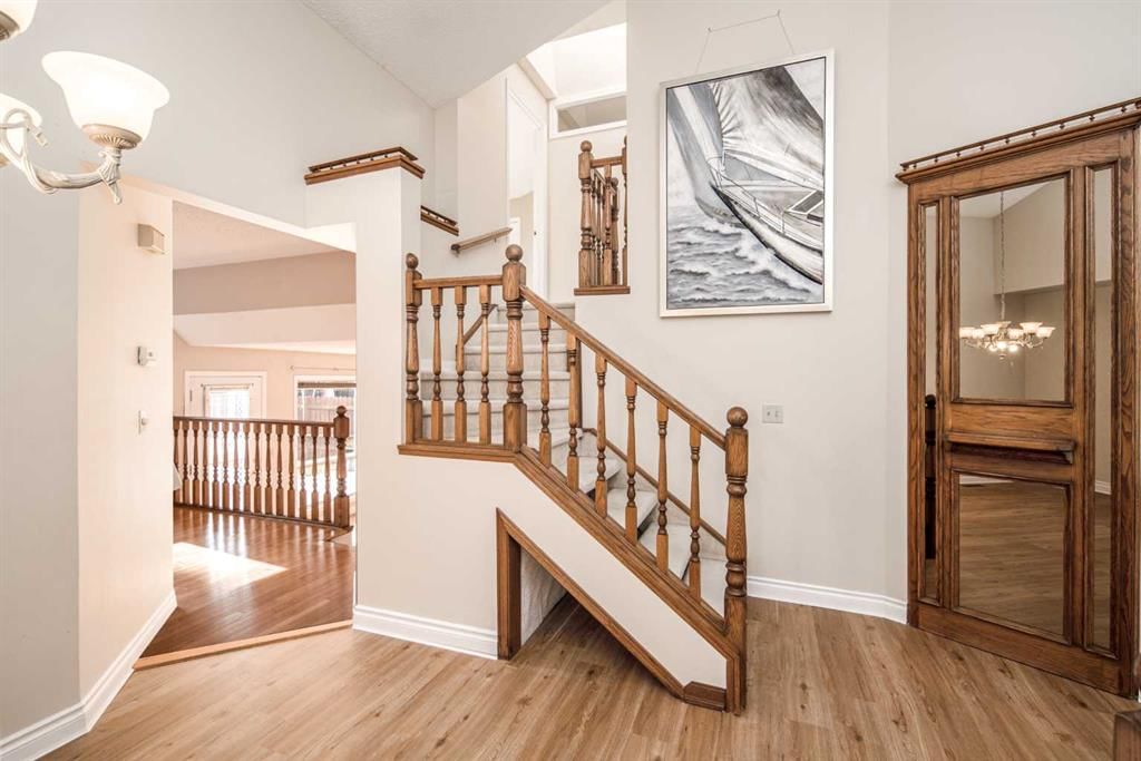 16 Sunhaven Way SE, Calgary — photo 4 of 35