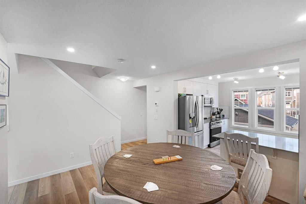 284 Cranbrook Square SE, Calgary — photo 3 of 30