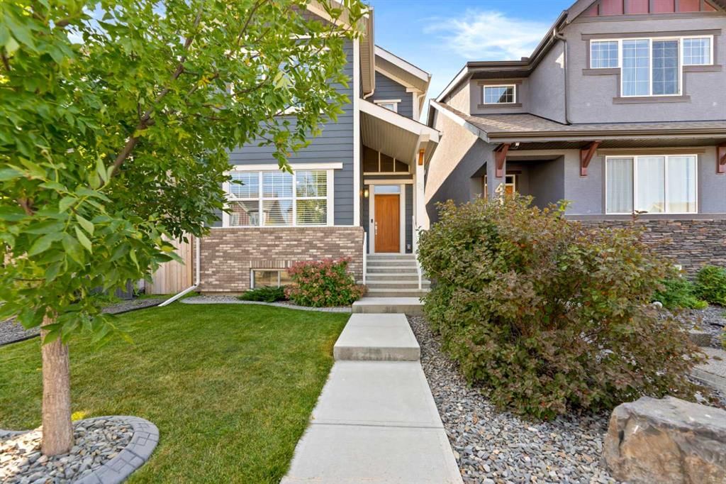 53 Masters Crescent SE, Calgary — photo 4 of 38
