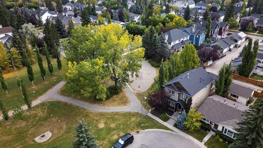 4702 21 Street SW, Calgary — photo 2 of 50