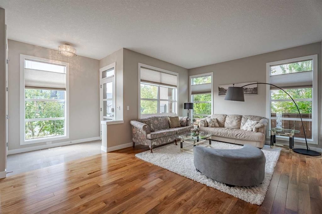 2212 5 Avenue NW, Calgary — photo 2 of 48