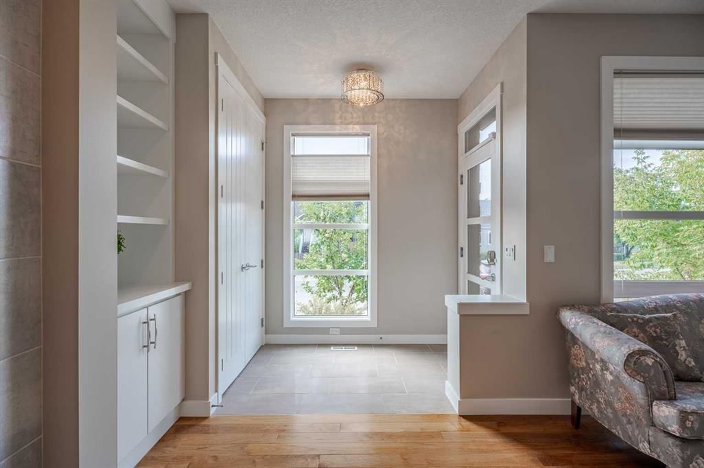 2212 5 Avenue NW, Calgary — photo 3 of 48