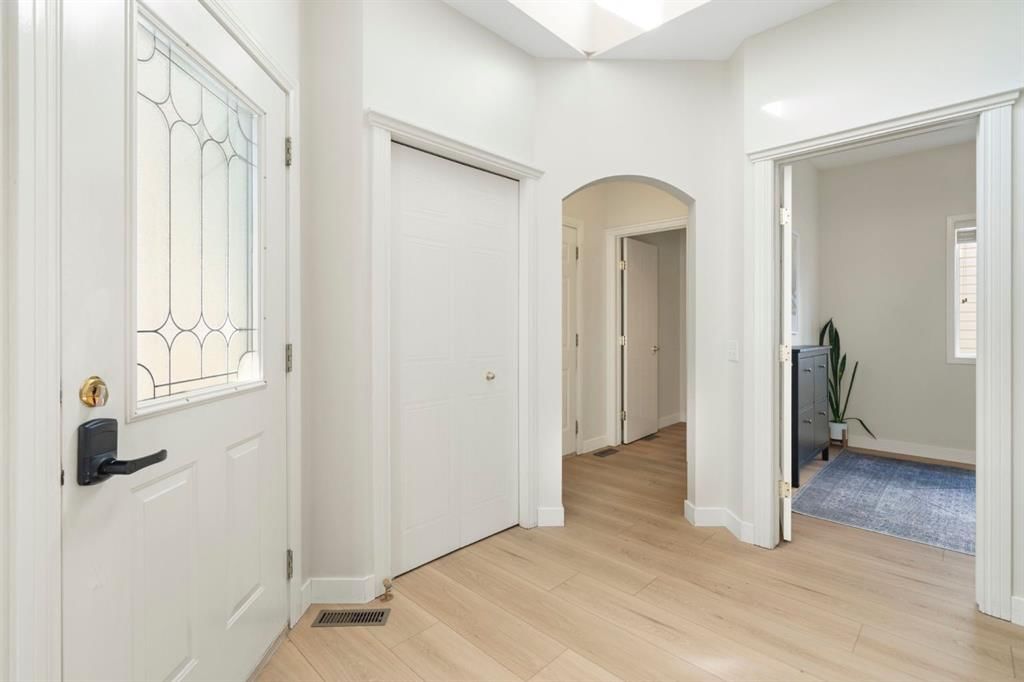 101 Mt Douglas Place SE, Calgary — photo 4 of 42