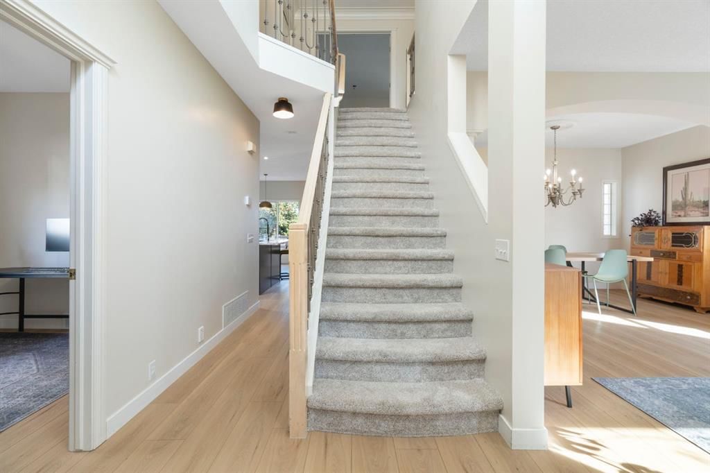 101 Mt Douglas Place SE, Calgary — photo 5 of 42