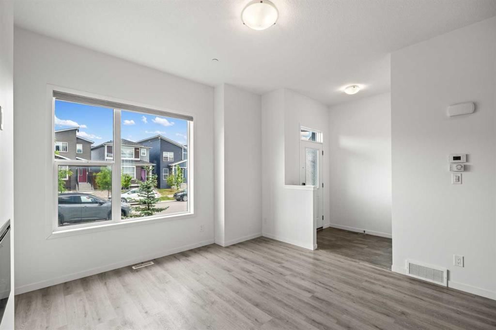 685 Livingston Way NE, Calgary — photo 5 of 46