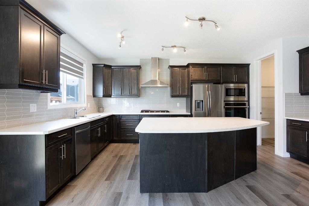 149 Yorkville Street SW, Calgary — photo 3 of 34