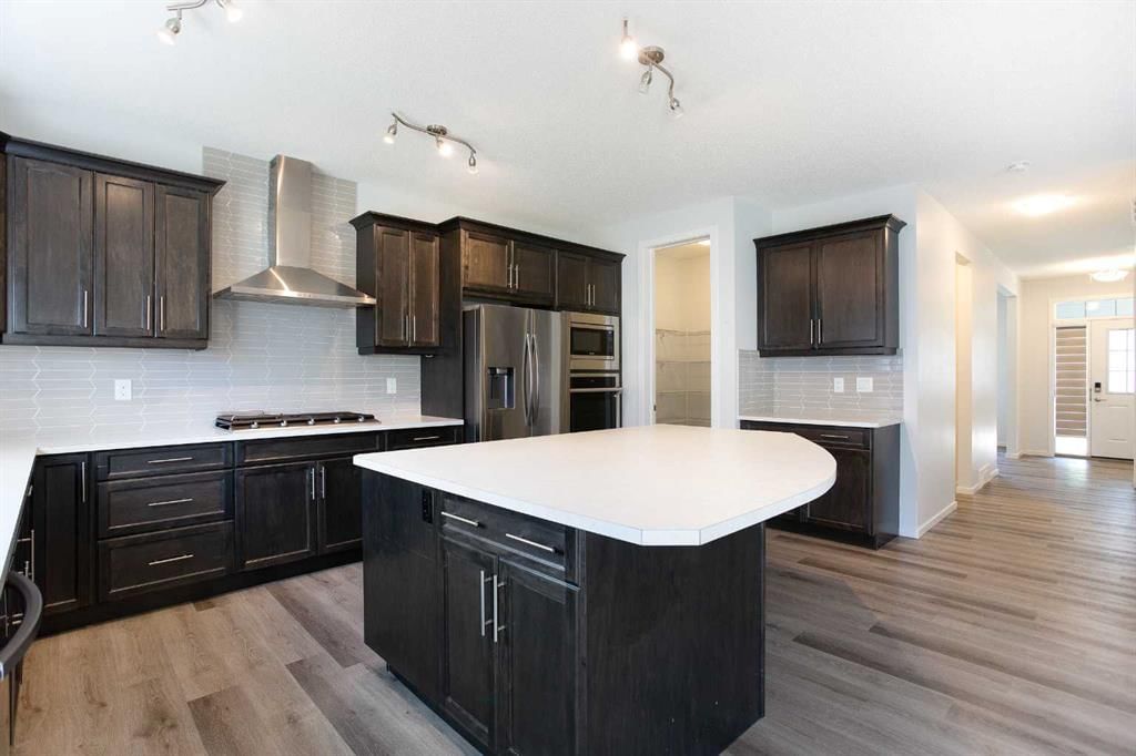 149 Yorkville Street SW, Calgary — photo 4 of 34