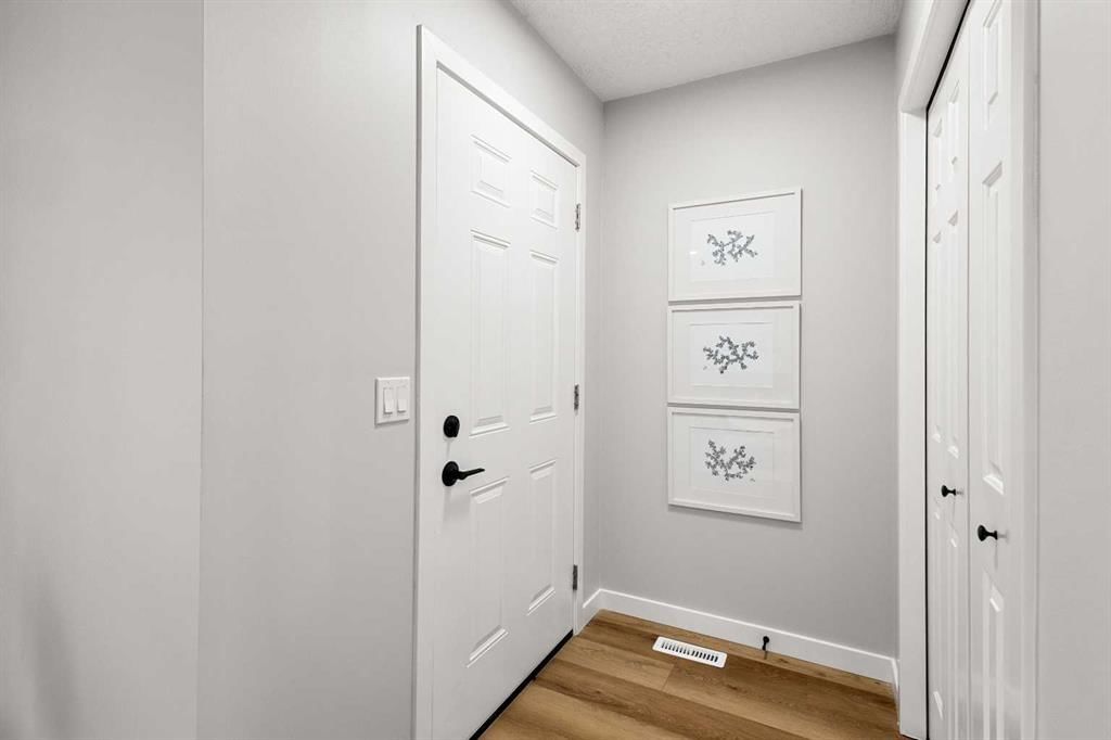 13 Appleside Close SE, Calgary — photo 3 of 36