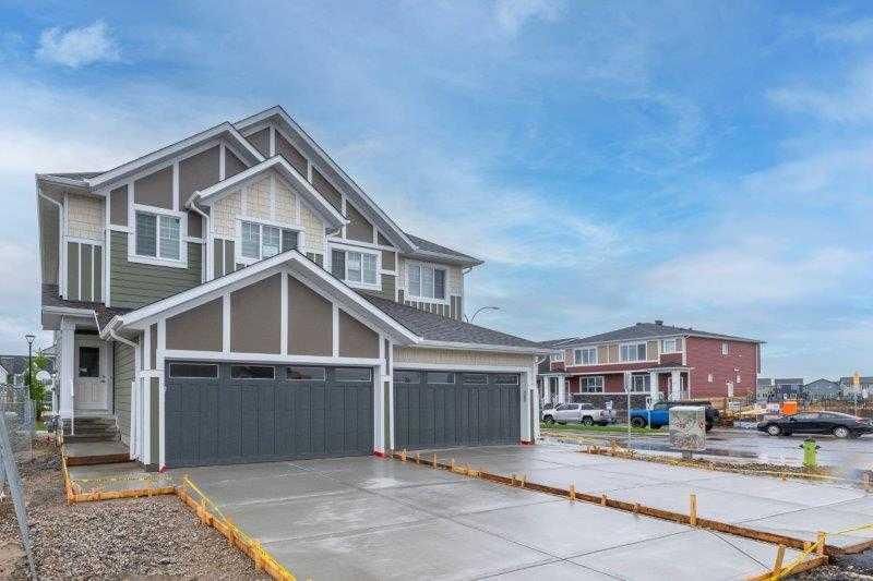 33 Walcrest Lane SE, Calgary — photo 5 of 40