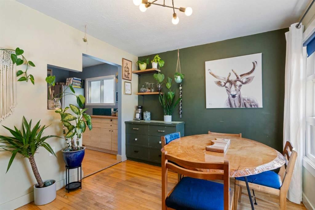 8012 33 Avenue NW, Calgary — photo 3 of 10