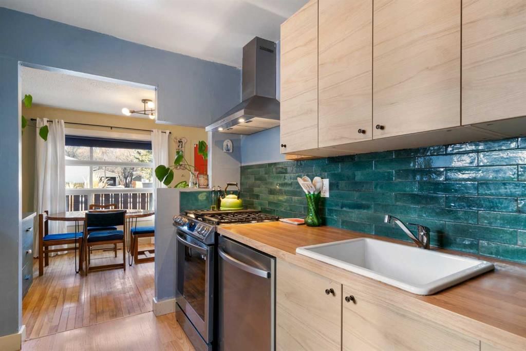 8012 33 Avenue NW, Calgary — photo 5 of 10